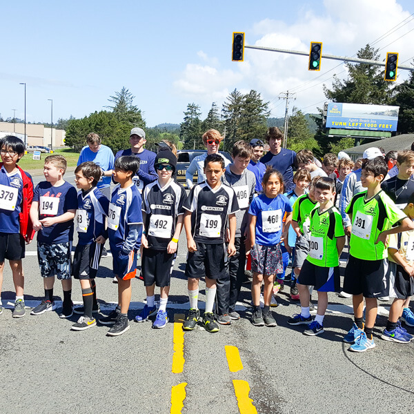 Kids lined up at the start